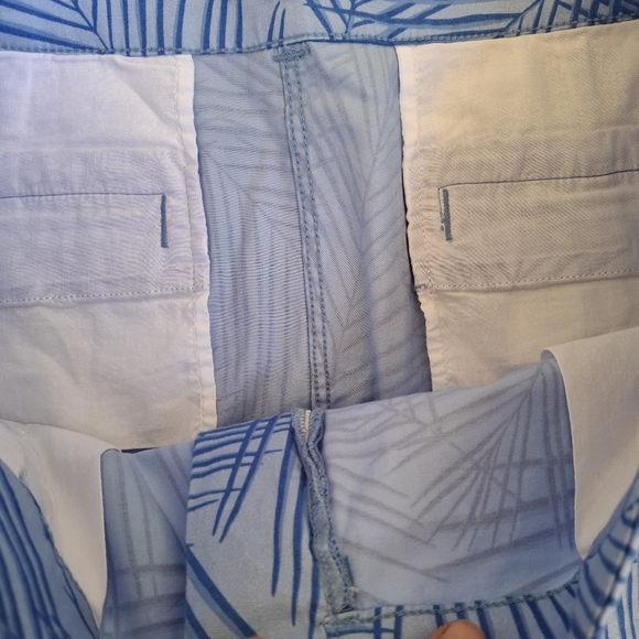 Vineyard Vines Geometric Blue Shorts NWOT Size 12 - Picture 7 of 9